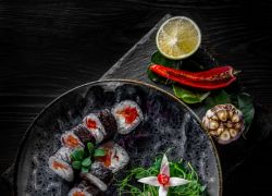 Картинка Мак ролл с лососем и сыром (190гр)