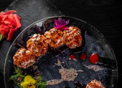 Картинка Мак ролл с запеченным лососем (290гр)