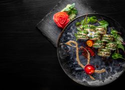 Картинка Ролл в рисовой бумаге со шпинатом и креветкой (253гр)