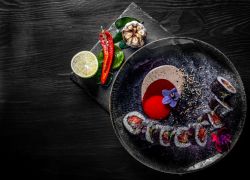 Картинка Супер ролл с лососем, тунцом и угрем (230гр)