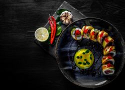 Картинка Ролл с тунцом в цукини (220гр)