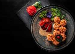 Картинка Ролл с острым и опаленным лососем (245гр)