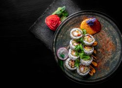 Картинка Ролл с жареной креветкой и яблоком (238гр)