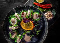 Картинка Ролл с лососем в чуке (250гр)