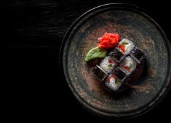 Картинка Ролл с копченым лососем и сыром (233гр)