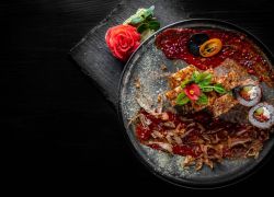 Картинка Бонито (Ролл с лососем в стружке тунца) (208гр)